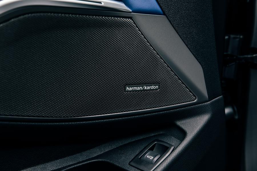 Детали интерьера BMW M340i xDrive Touring First Edition (G21) 2020 года  (WW) (фото 14 из 40)